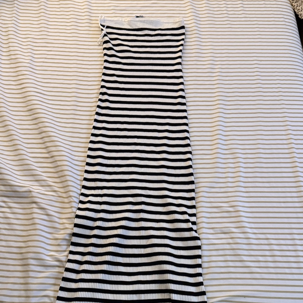 Elegant Black and White Strapless Dress